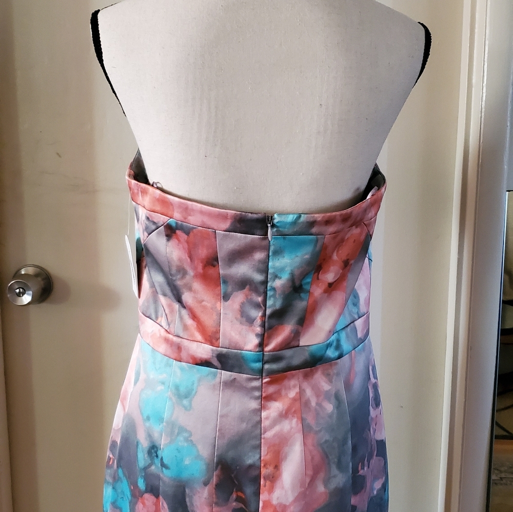 Dress - Picture 2 of 3